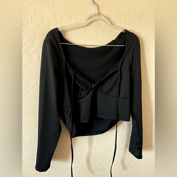 Black sleeve crop top with ties - Picture 2 of 3